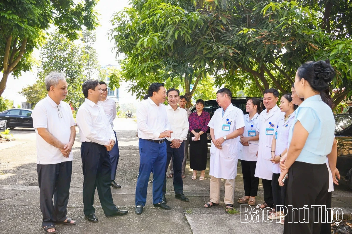 Phó Chủ tịch UBND tỉnh Nguyễn Huy Ngọc thăm, kiểm tra một số cơ sở y tế, hành chính công tại khu vực Vĩnh Phúc