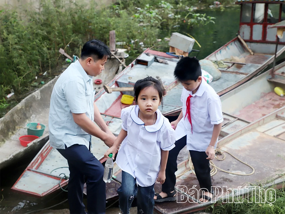 Vượt sóng nước lòng hồ trong ngày khai trường