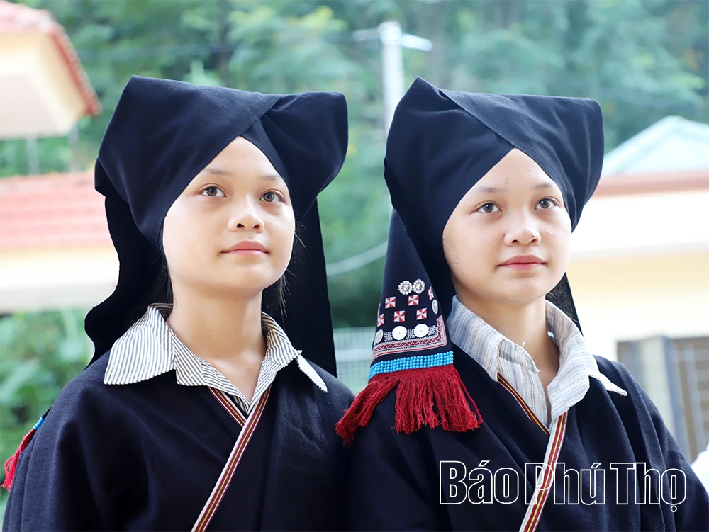 Vượt sóng nước lòng hồ trong ngày khai trường