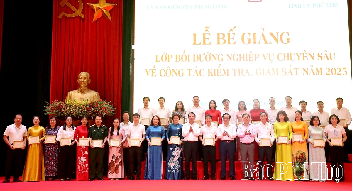 Bế giảng lớp tập huấn, bồi dưỡng nghiệp vụ chuyên sâu về công tác kiểm tra, giám sát