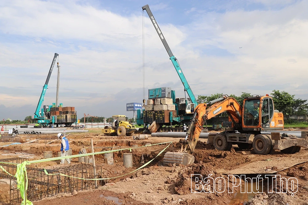 Thứ trưởng Bộ Xây dựng làm việc tại tỉnh về triển khai nhiệm vụ ngành và phát triển nhà ở xã hội