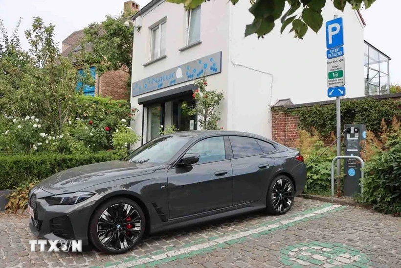 Gặp khó với xe điện, ngành ôtô châu Âu muốn lùi thời hạn cấm xe xăng