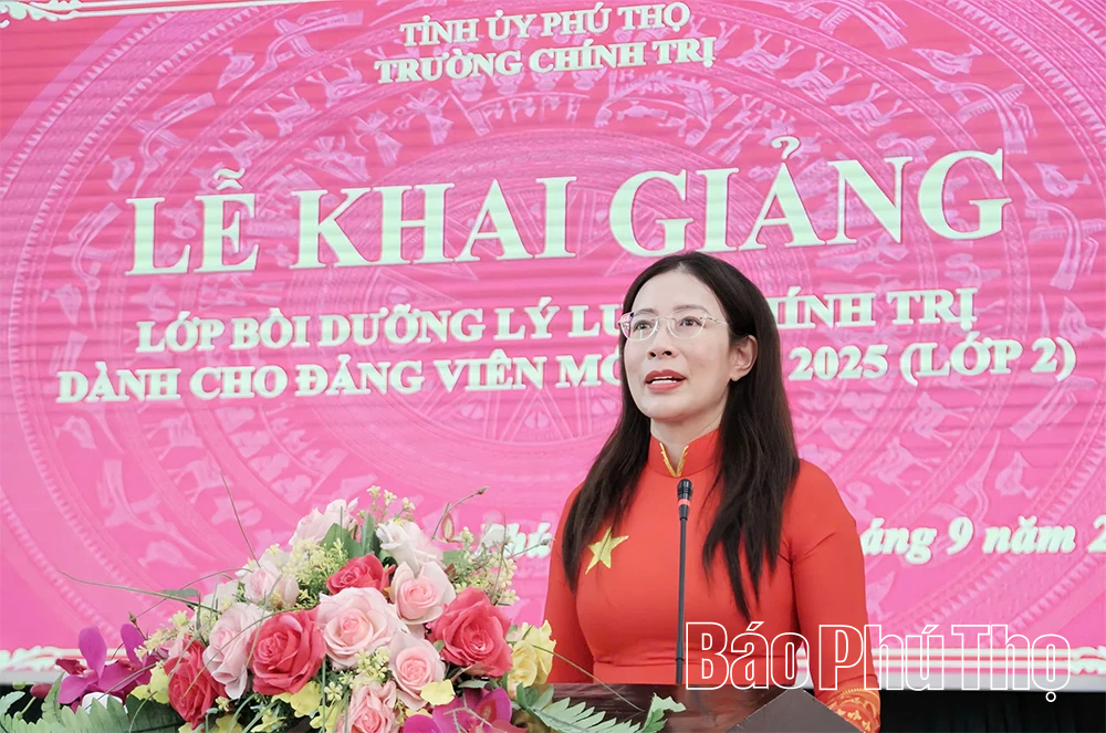 Khai giảng lớp Bồi dưỡng lý luận chính trị dành cho đảng viên mới