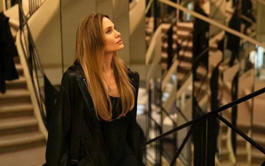 Bộ phim riêng tư nhất của Angelina Jolie ra mắt khán giả