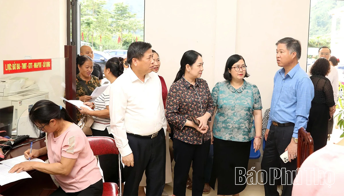 Thứ trưởng Nông Thị Hà kiểm tra công tác dân tộc, tôn giáo tại xã Cao Sơn