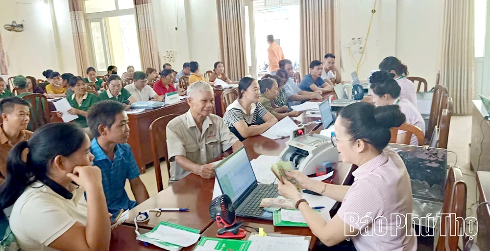 Vinh danh thành viên có nhiều đóng góp vào hoạt động của Ngân hàng chính sách xã hội Lương Sơn