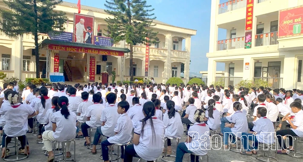 Công an xã Tân Lạc tuyên truyền Luật giao thông đường bộ cho trên 1.300 người