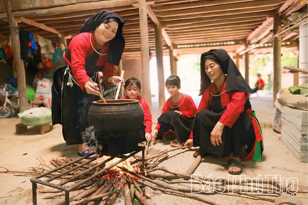 Xôi ngũ sắc - Đậm đà hương sắc núi rừng