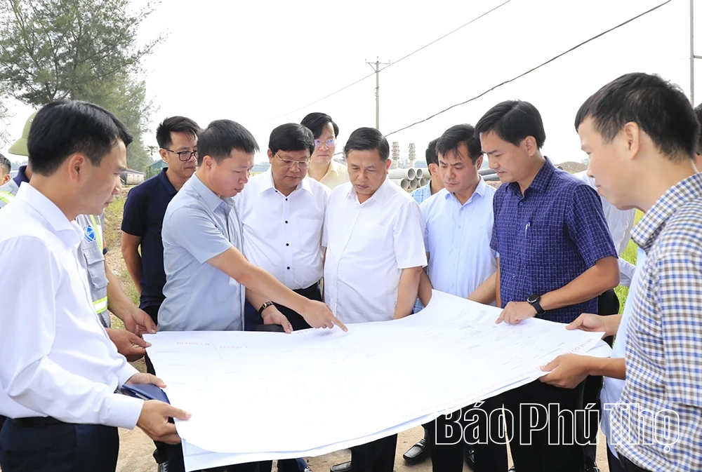 Phó Chủ tịch UBND tỉnh Đinh Công Sứ kiểm tra 2 dự án do Bộ NN&MT đầu tư trên địa bàn tỉnh