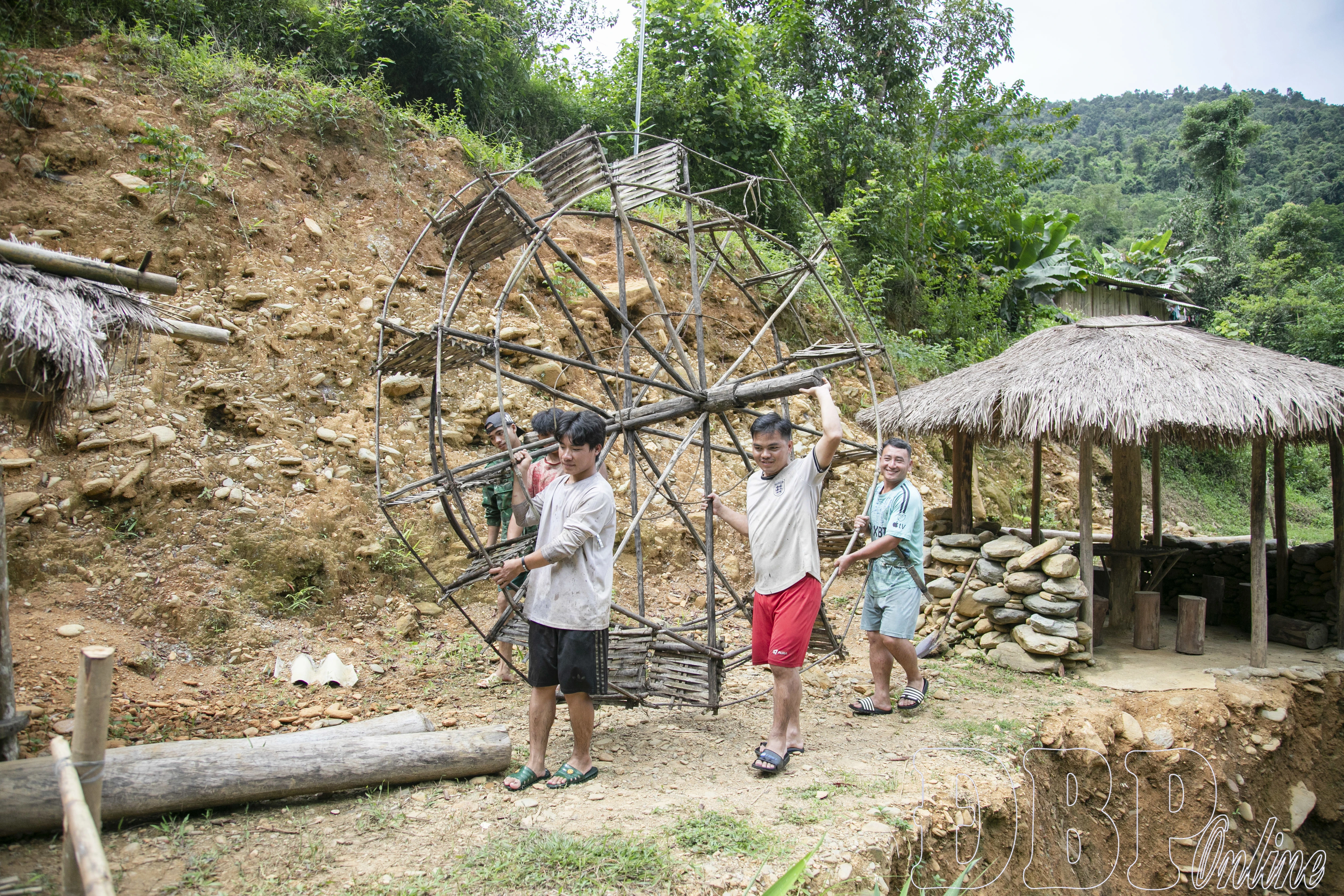 Huổi Nhả làm du lịch