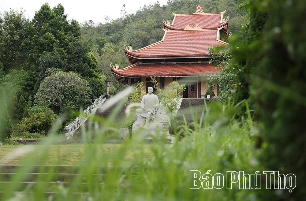 Vãn cảnh Thiền viện Trúc Lâm Tuệ Đức