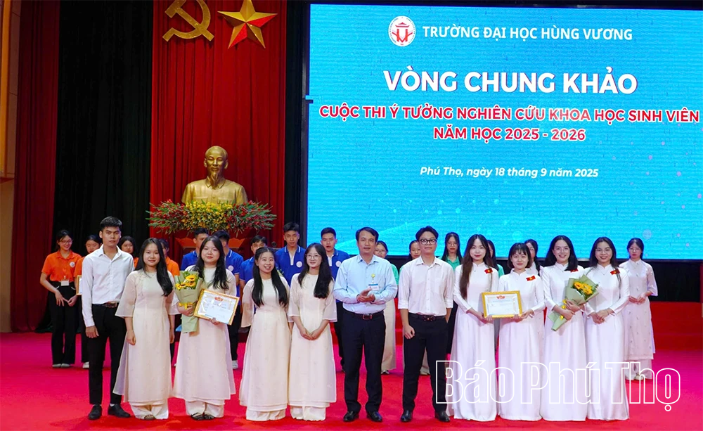 Chung khảo Cuộc thi “Ý tưởng nghiên cứu khoa học sinh viên” năm học 2025- 2026