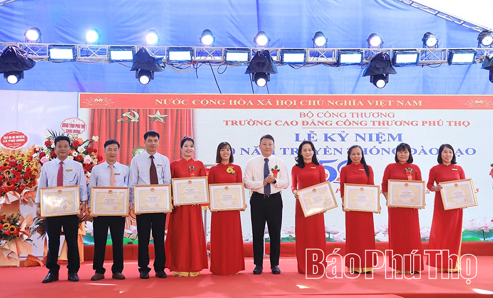 Trường Cao đẳng Công Thương Phú Thọ kỷ niệm 50 năm truyền thống đào tạo