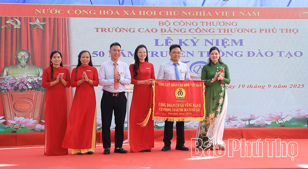 Trường Cao đẳng Công Thương Phú Thọ kỷ niệm 50 năm truyền thống đào tạo
