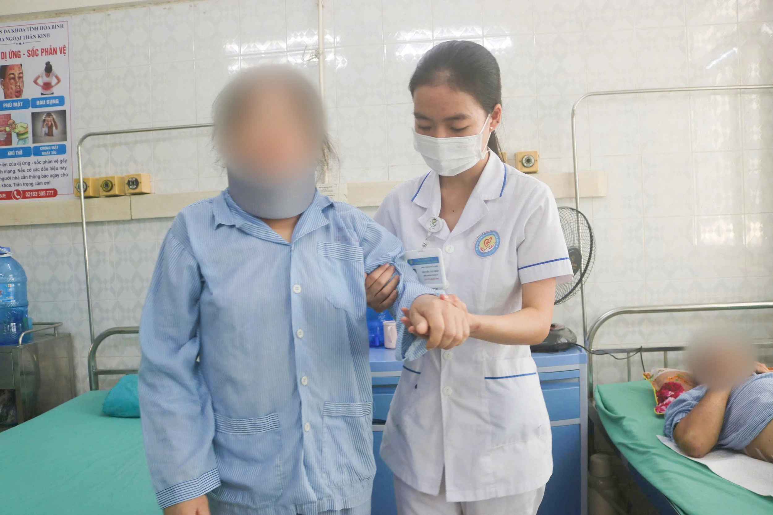 Bệnh viện Đa khoa Hòa Bình phẫu thuật thành công ca mổ hiếm u tủy sống vùng cổ