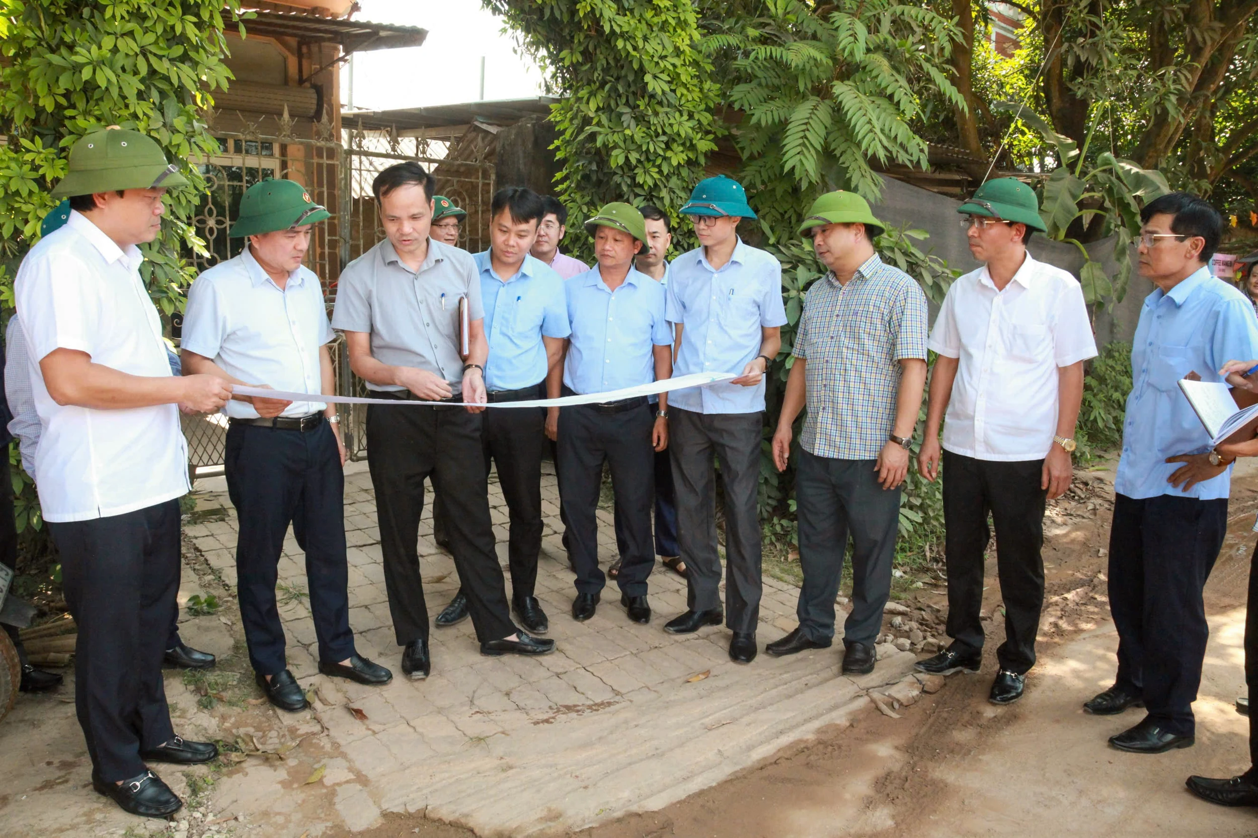 Tập trung tháo gỡ khó khăn, đẩy nhanh tiến độ các dự án giao thông trọng điểm