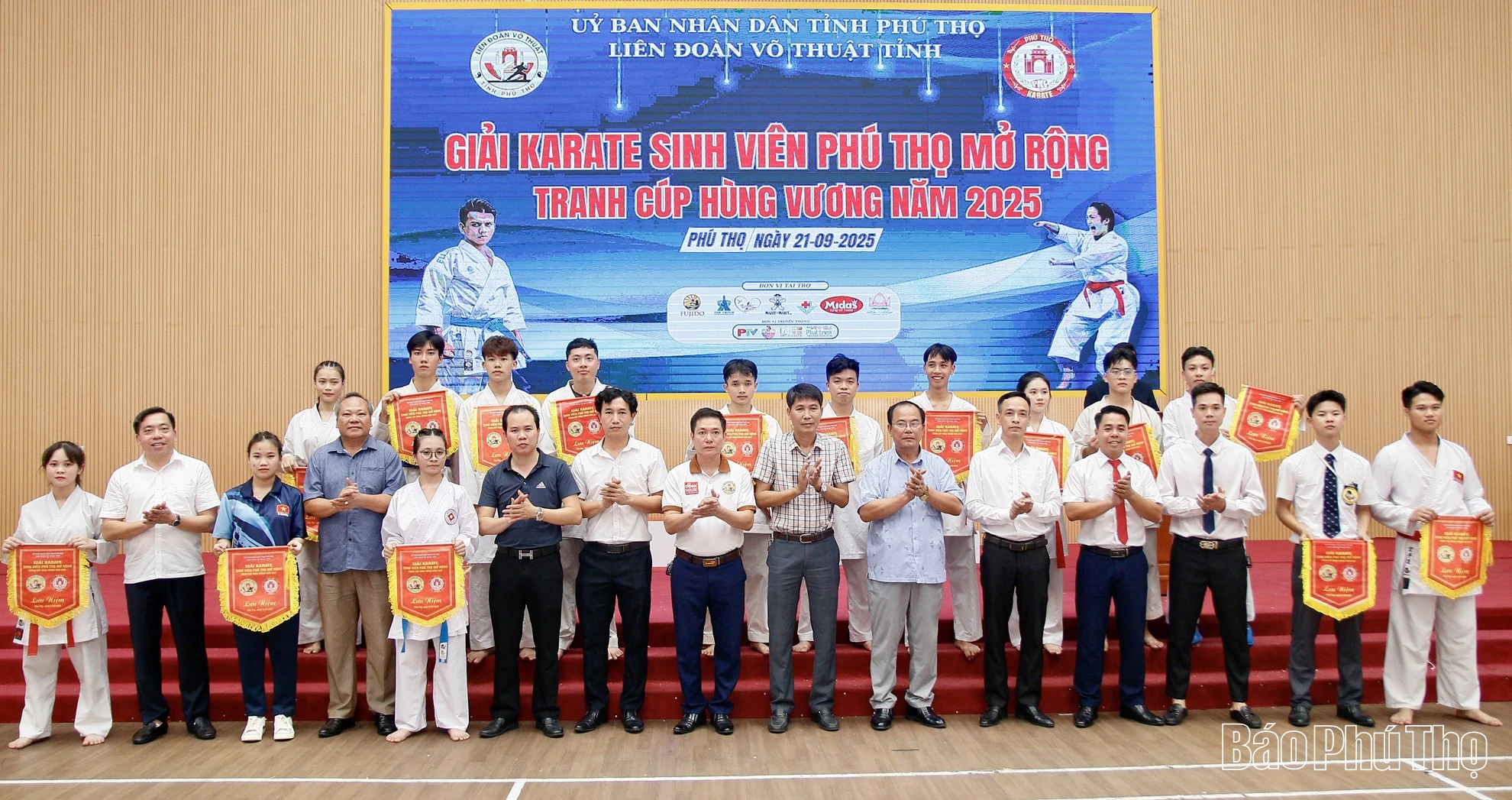 Hơn 200 vận động viên tham dự Giải Karate sinh viên Phú Thọ mở rộng