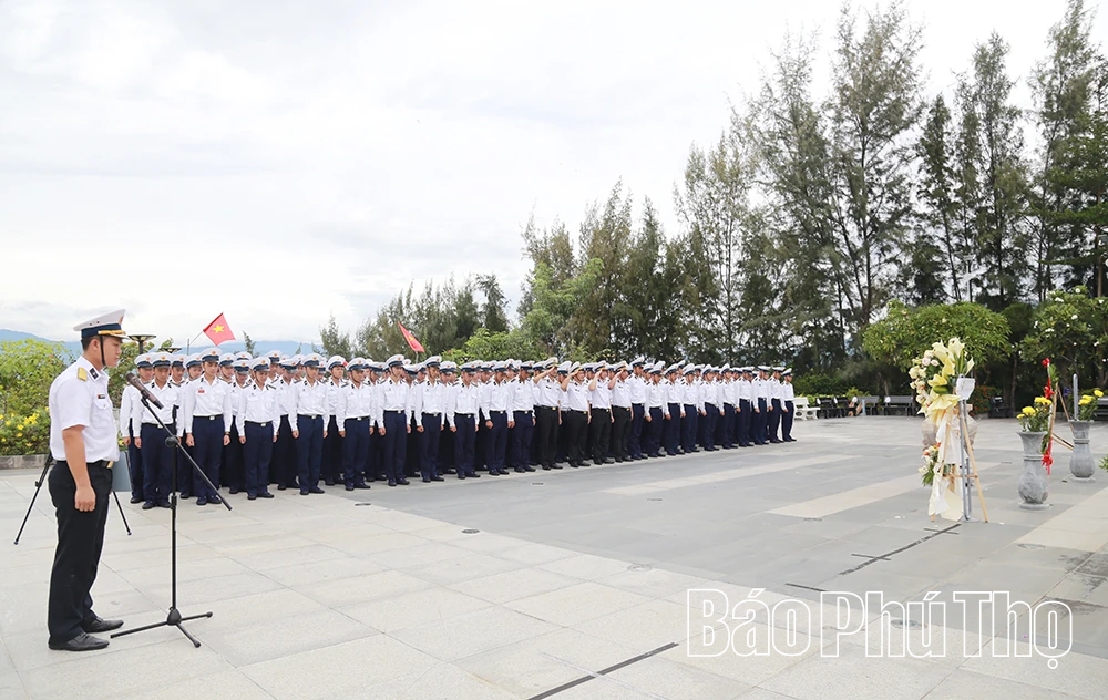 Tiểu đoàn 452, Vùng 4 Hải quân tổ chức tham quan, giáo dục truyền thống tại Khu tưởng niệm chiến sĩ Gạc Ma