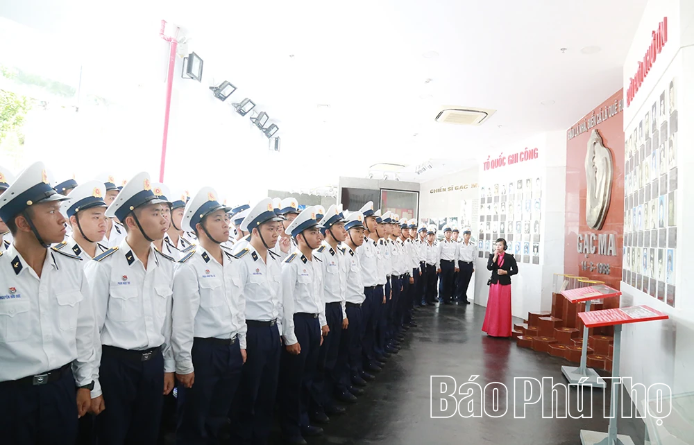 Tiểu đoàn 452, Vùng 4 Hải quân tổ chức tham quan, giáo dục truyền thống tại Khu tưởng niệm chiến sĩ Gạc Ma