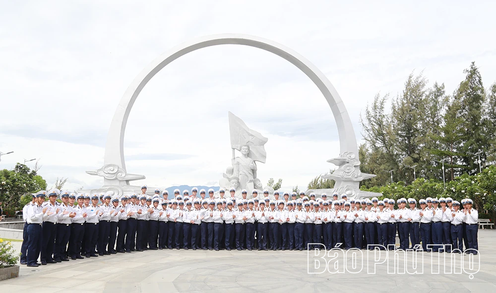 Tiểu đoàn 452, Vùng 4 Hải quân tổ chức tham quan, giáo dục truyền thống tại Khu tưởng niệm chiến sĩ Gạc Ma