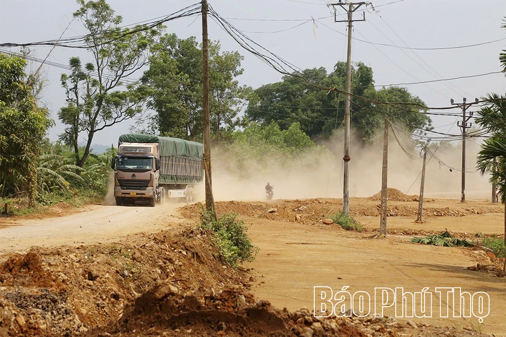 “Con đường đau khổ” ven sông Đà