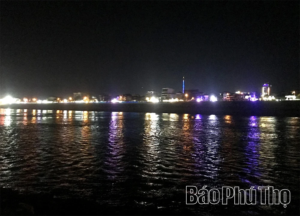 Trắng đêm với các cần thủ trên dòng sông Đà