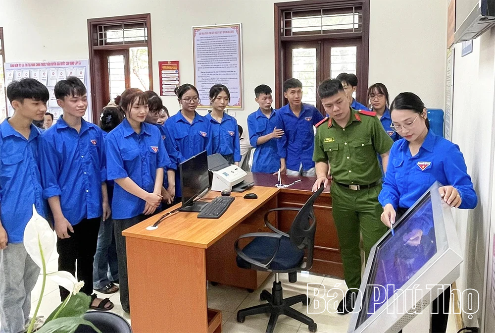 Bước chân người trẻ trên hành trình “số hóa”