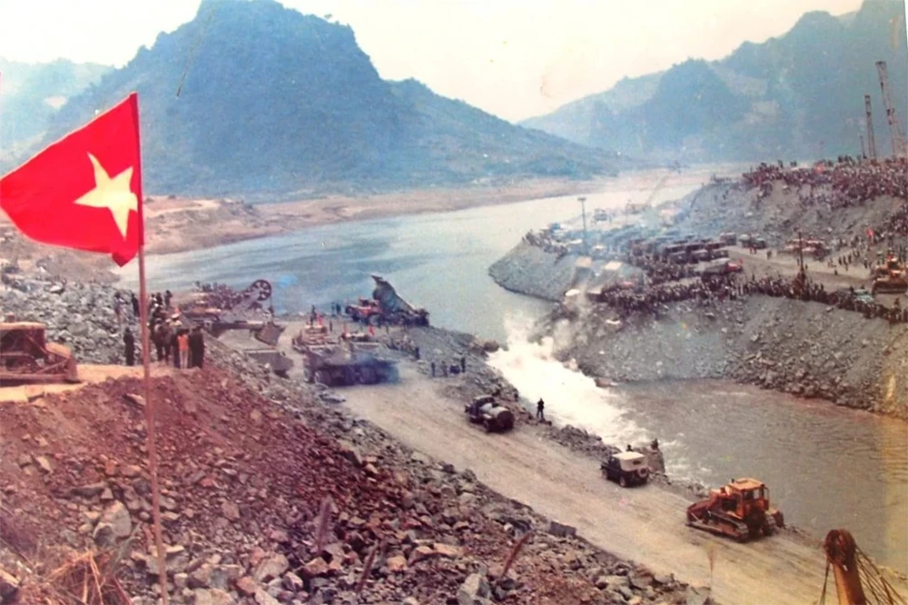 Khám phá công trình thế kỷ Thủy điện Hoà Bình