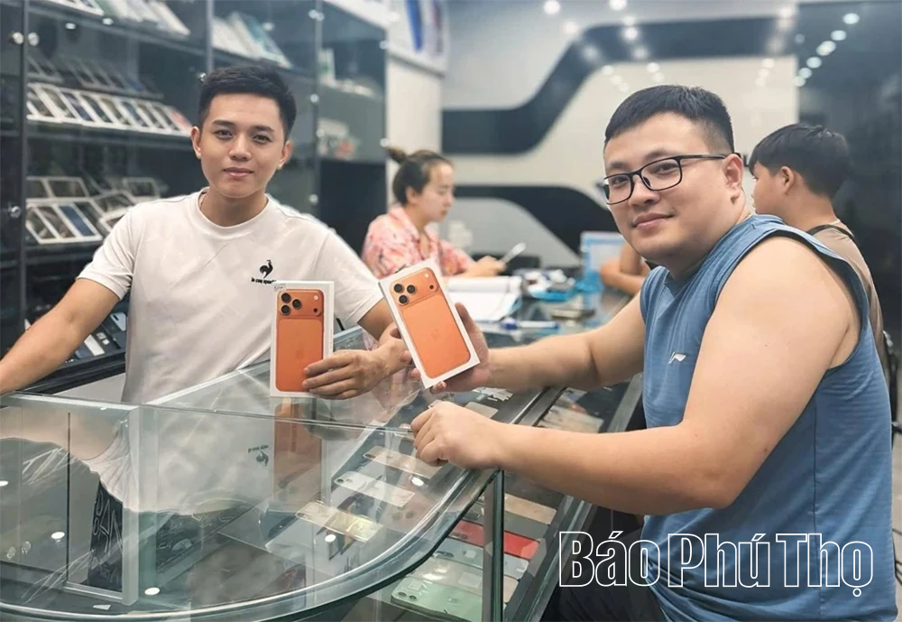Người dân Phú Thọ chi hàng chục triệu sở hữu Iphone 17