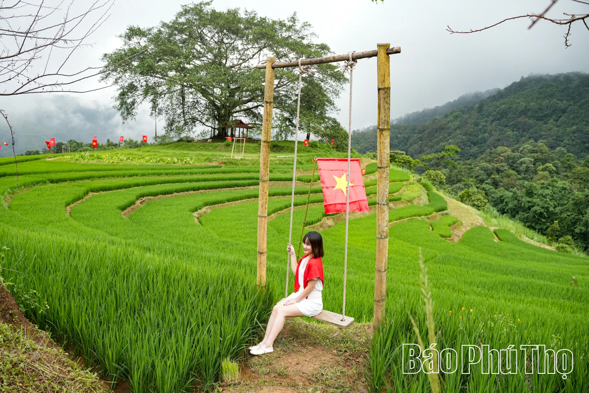 Thơ mộng bản Mừng