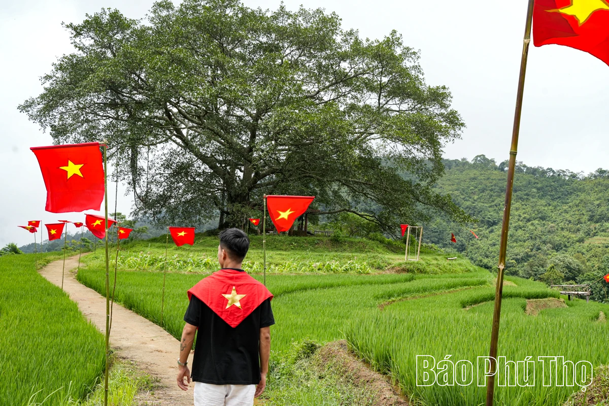 Thơ mộng bản Mừng