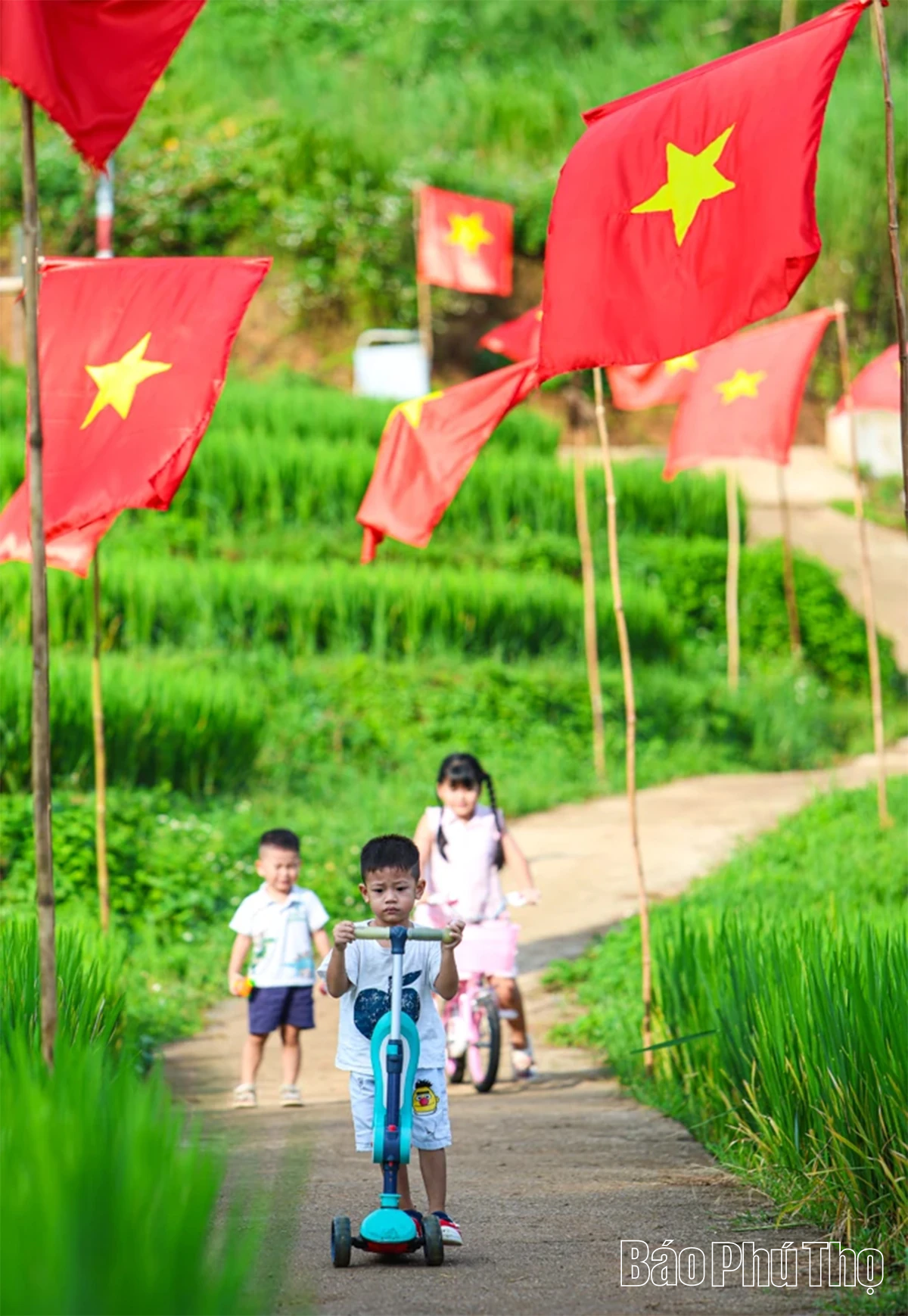 Thơ mộng bản Mừng