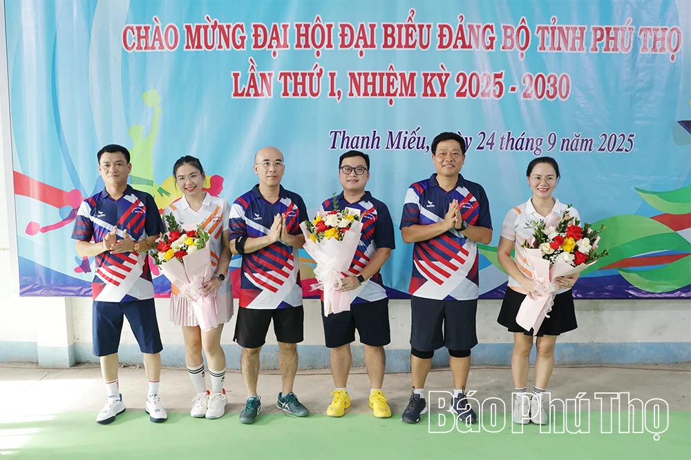 Giao lưu thể thao chào mừng Đại hội Đảng bộ tỉnh lần thứ I