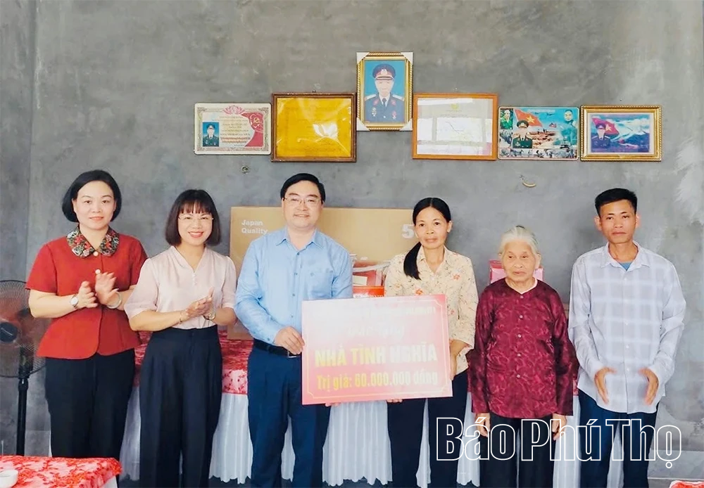 Bàn giao nhà tình nghĩa cho hộ nghèo xã Sơn Lương