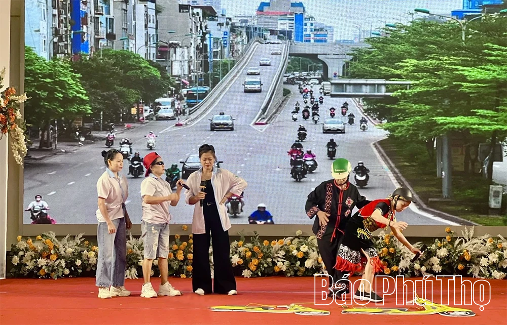 Ngày hội “Gia đình có trách nhiệm trong thực hiện an toàn giao thông”