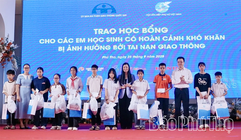 Ngày hội “Gia đình có trách nhiệm trong thực hiện an toàn giao thông”