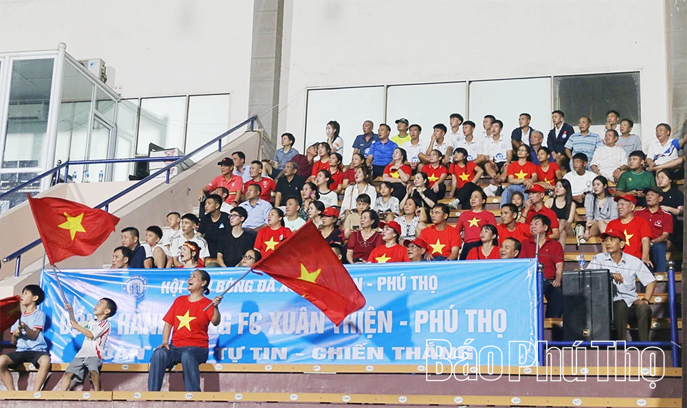 CLB Xuân Thiện Phú Thọ hòa 2 - 2 trước CLB Thanh niên TP Hồ Chí Minh