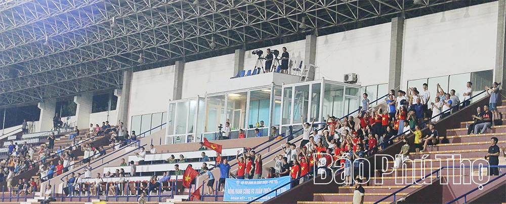 CLB Xuân Thiện Phú Thọ hòa 2 - 2 trước CLB Thanh niên TP Hồ Chí Minh