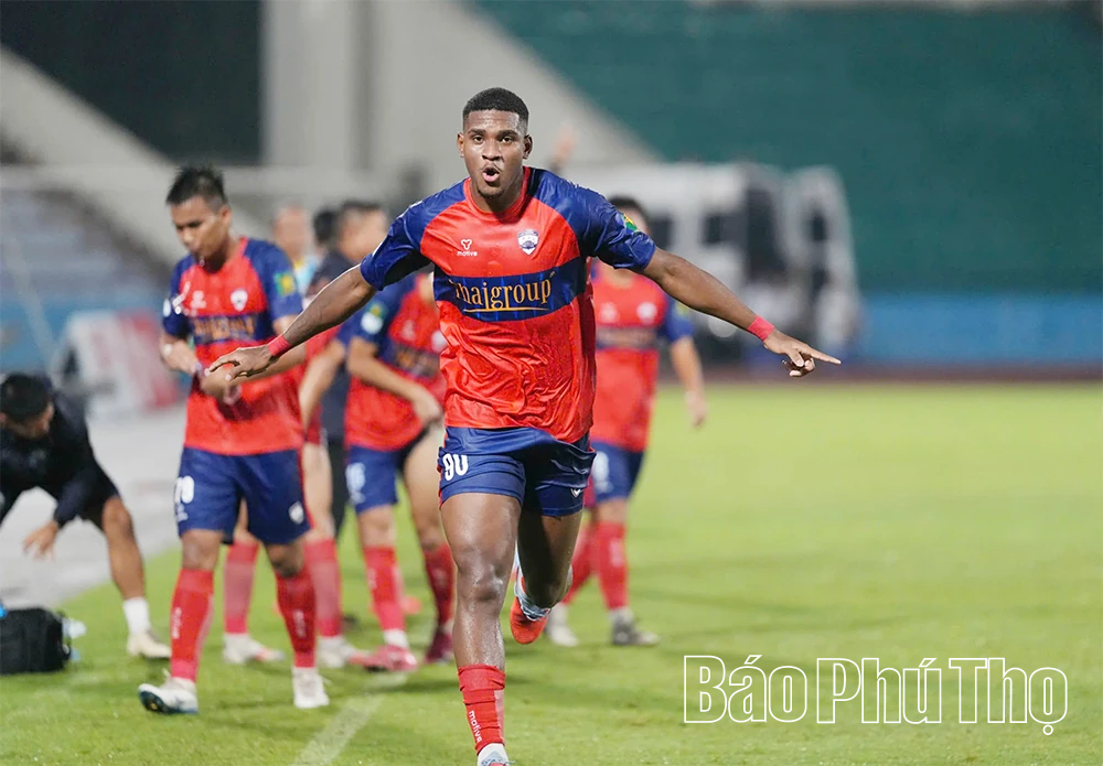 CLB Xuân Thiện Phú Thọ hòa 2 - 2 trước CLB Thanh niên TP Hồ Chí Minh