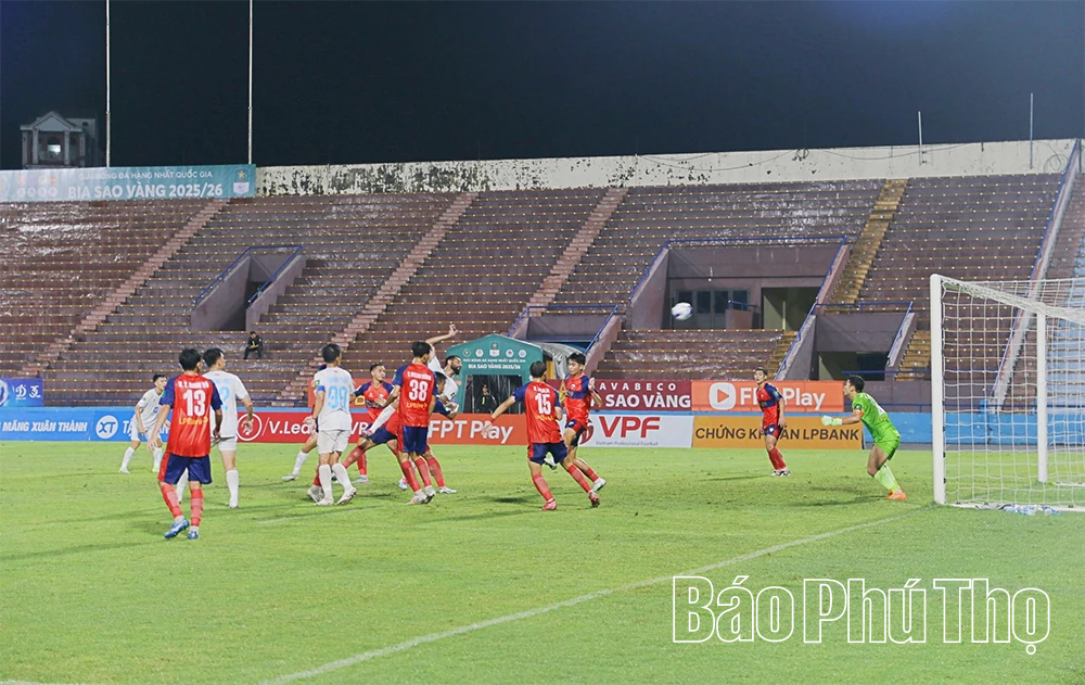 CLB Xuân Thiện Phú Thọ hòa 2 - 2 trước CLB Thanh niên TP Hồ Chí Minh