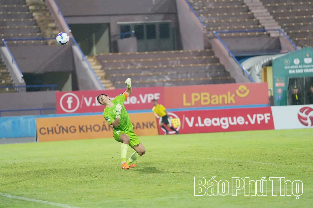 CLB Xuân Thiện Phú Thọ hòa 2 - 2 trước CLB Thanh niên TP Hồ Chí Minh