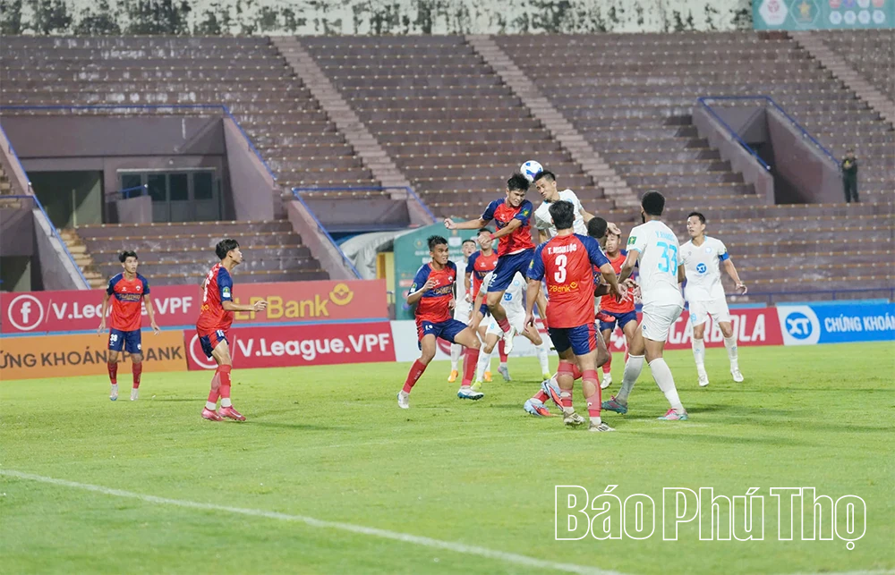 CLB Xuân Thiện Phú Thọ hòa 2 - 2 trước CLB Thanh niên TP Hồ Chí Minh