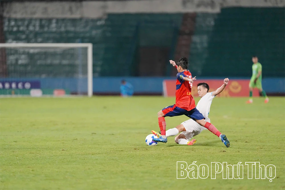 CLB Xuân Thiện Phú Thọ hòa 2 - 2 trước CLB Thanh niên TP Hồ Chí Minh