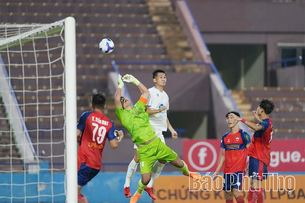 CLB Xuân Thiện Phú Thọ hòa 2 - 2 trước CLB Thanh niên TP Hồ Chí Minh