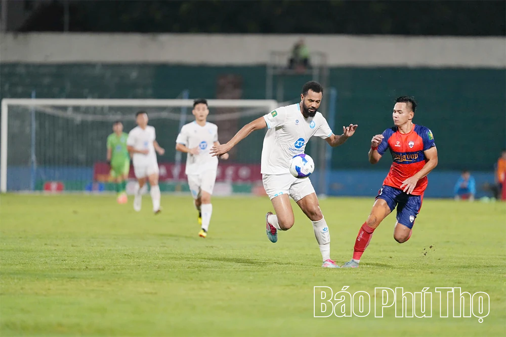 CLB Xuân Thiện Phú Thọ hòa 2 - 2 trước CLB Thanh niên TP Hồ Chí Minh