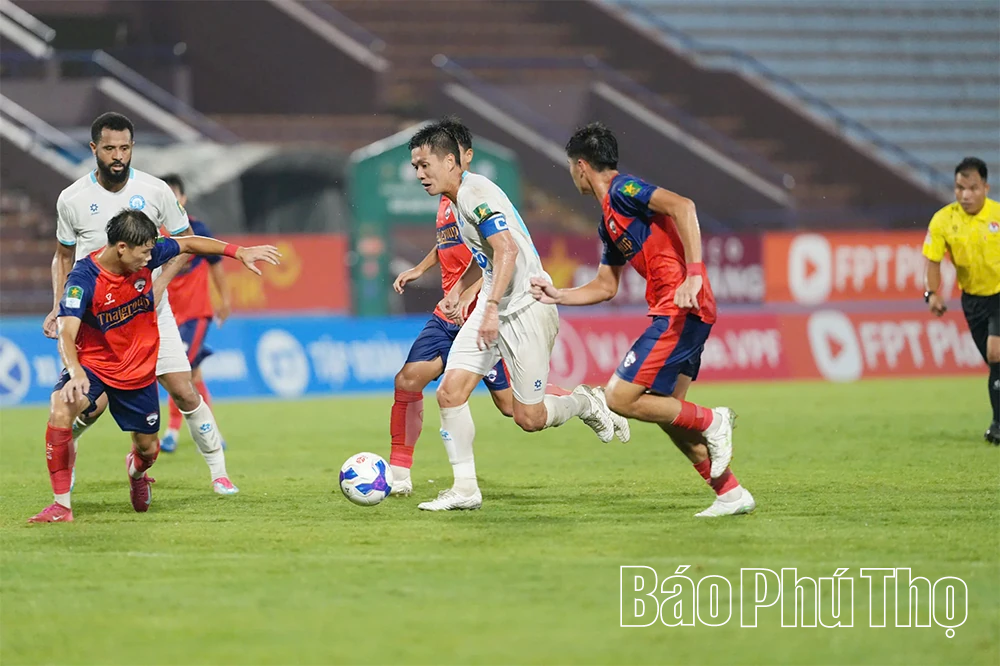 CLB Xuân Thiện Phú Thọ hòa 2 - 2 trước CLB Thanh niên TP Hồ Chí Minh