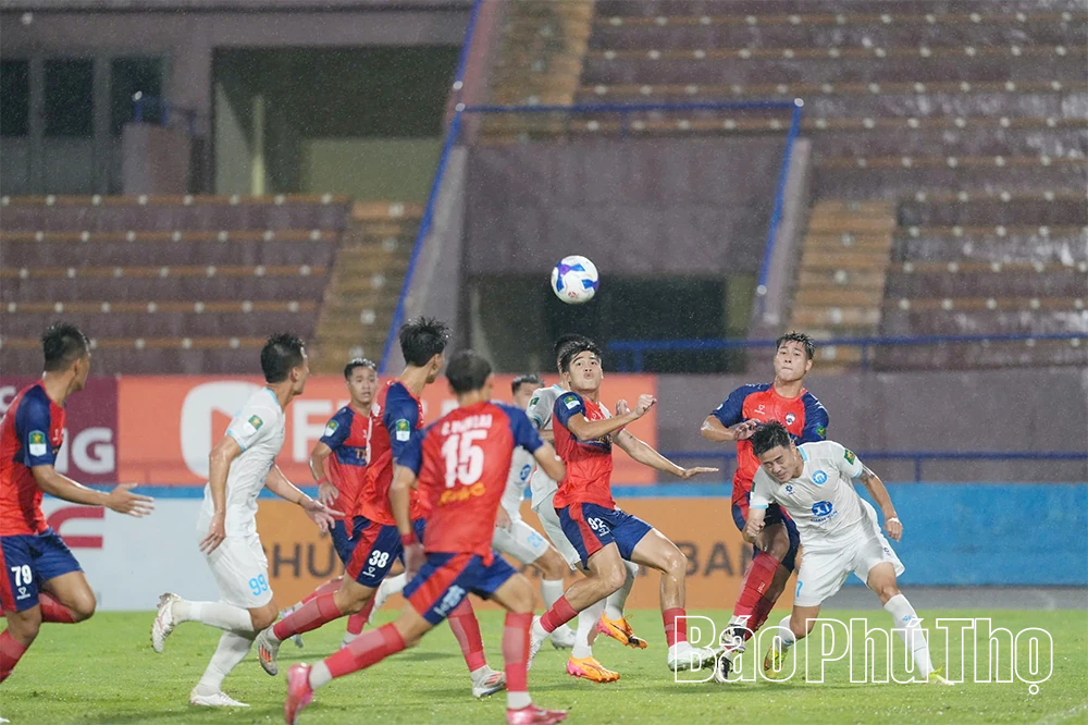 CLB Xuân Thiện Phú Thọ hòa 2 - 2 trước CLB Thanh niên TP Hồ Chí Minh