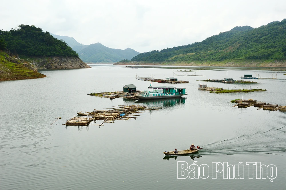 Từ những quyết sách “mở đường”: Biến lòng hồ Hòa Bình trở thành một “vùng kinh tế mới”