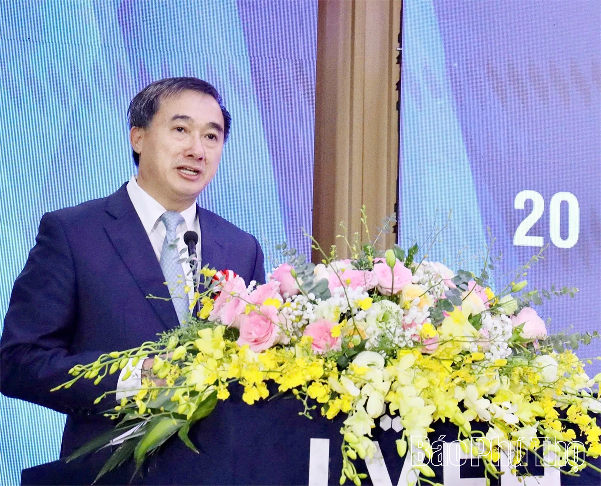 Hệ thống bệnh viện Lạc Việt đón nhận Bằng khen của Thủ tướng Chính phủ