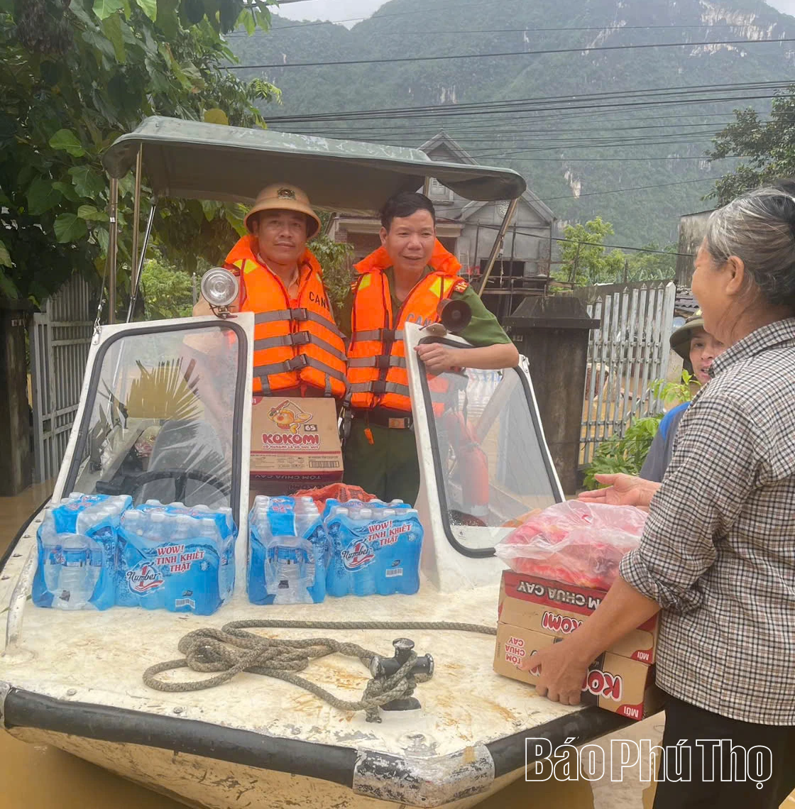 Rốn lũ Lạc Thuỷ: Cán bộ trách nhiệm, người dân bình yên